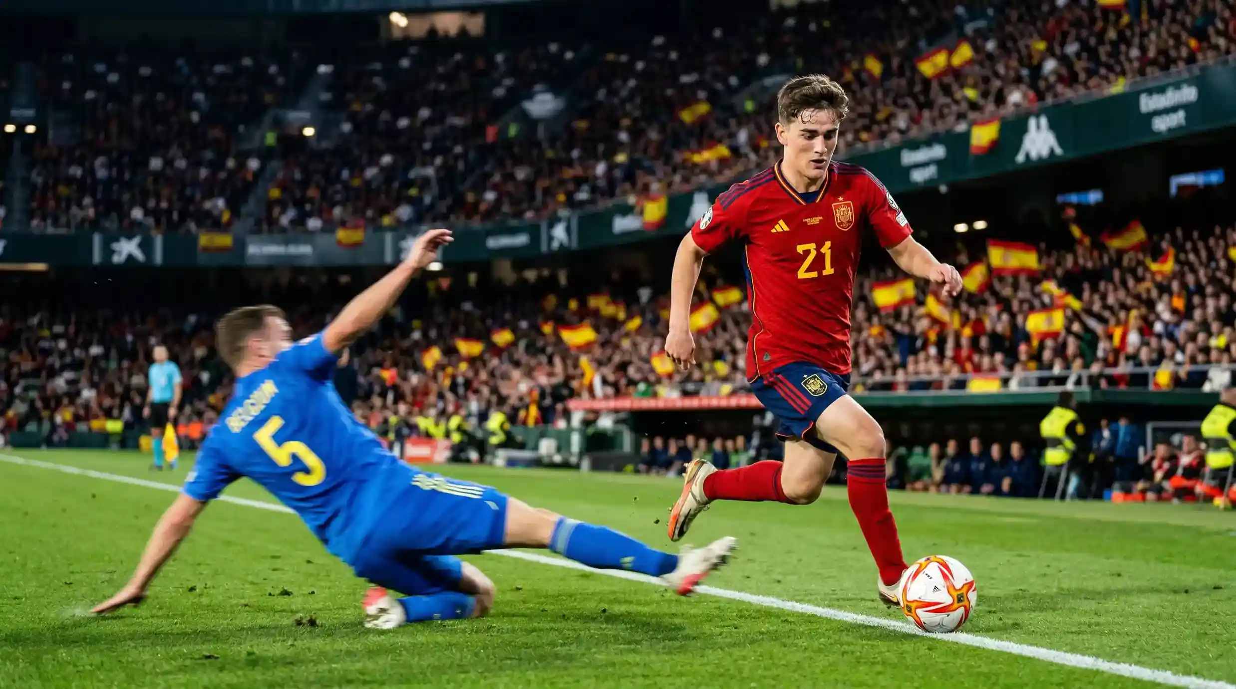 Lamine Yamal dribler forbi en modstander for det spanske landshold i en kvalifikationskamp