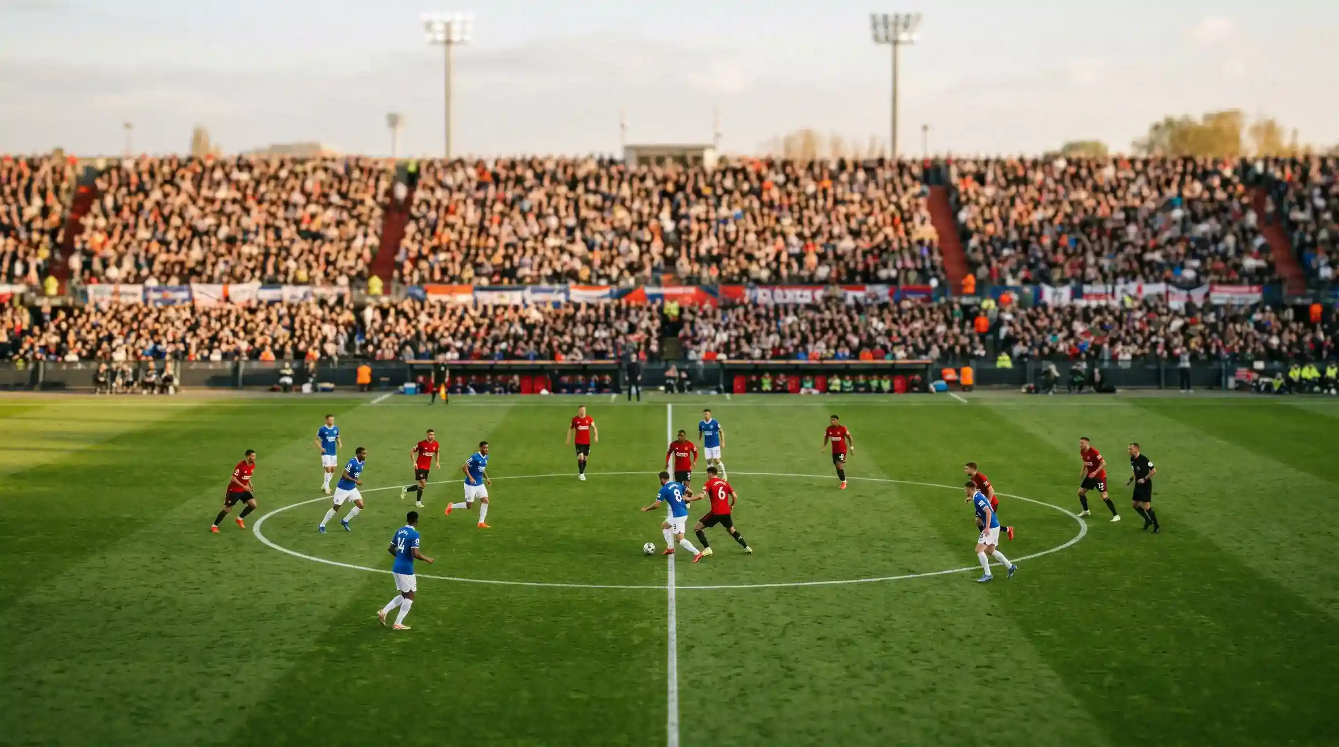 Fodboldspillere på grøn græsbane under en VM-kamp set fra tribunen